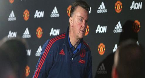 بالفيديو.. فان جال للصحفيين قبل الانسحاب من المؤتمر: ألا تريدون الإعتذار لي؟